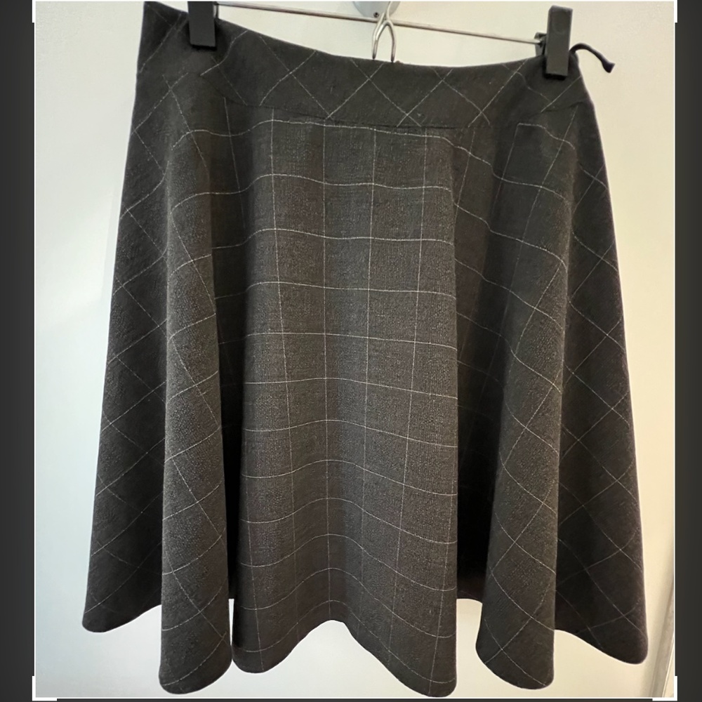 Gray plaid flared skirt